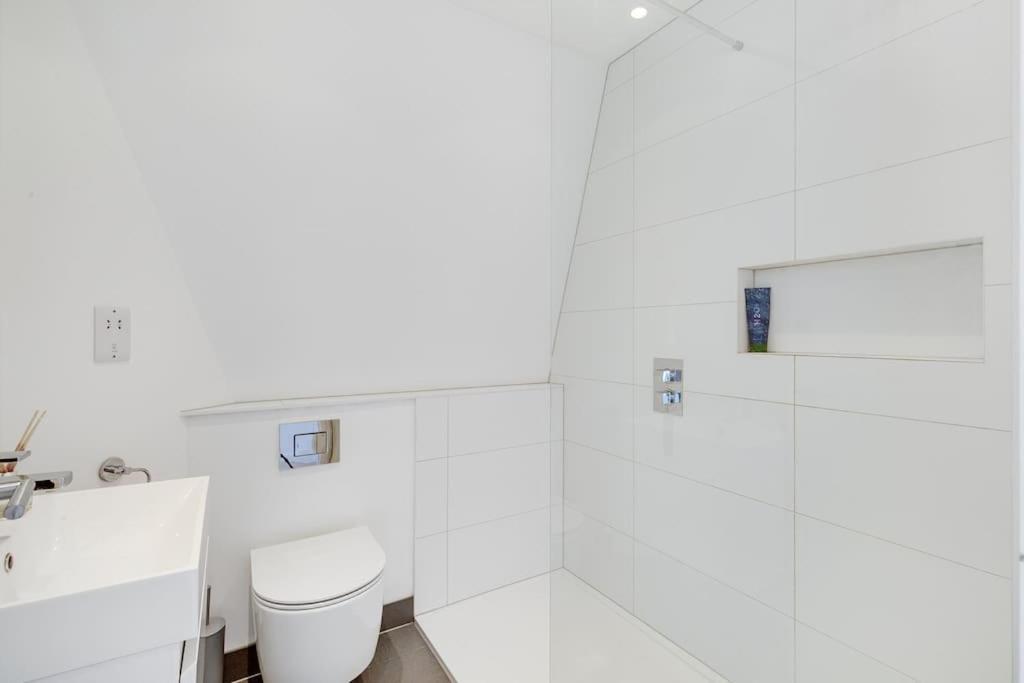 לונדון Modern 1 Bedroom Flat In Battersea מראה חיצוני תמונה